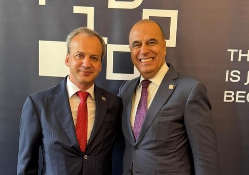 Mahir Məmmədov Parisdə FIDE-nin prezidenti ilə görüşüb Mahir Məmmədov Parisdə FIDE-nin prezidenti ilə görüşüb