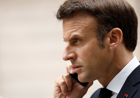 Makron hərbi qadağanı pozub