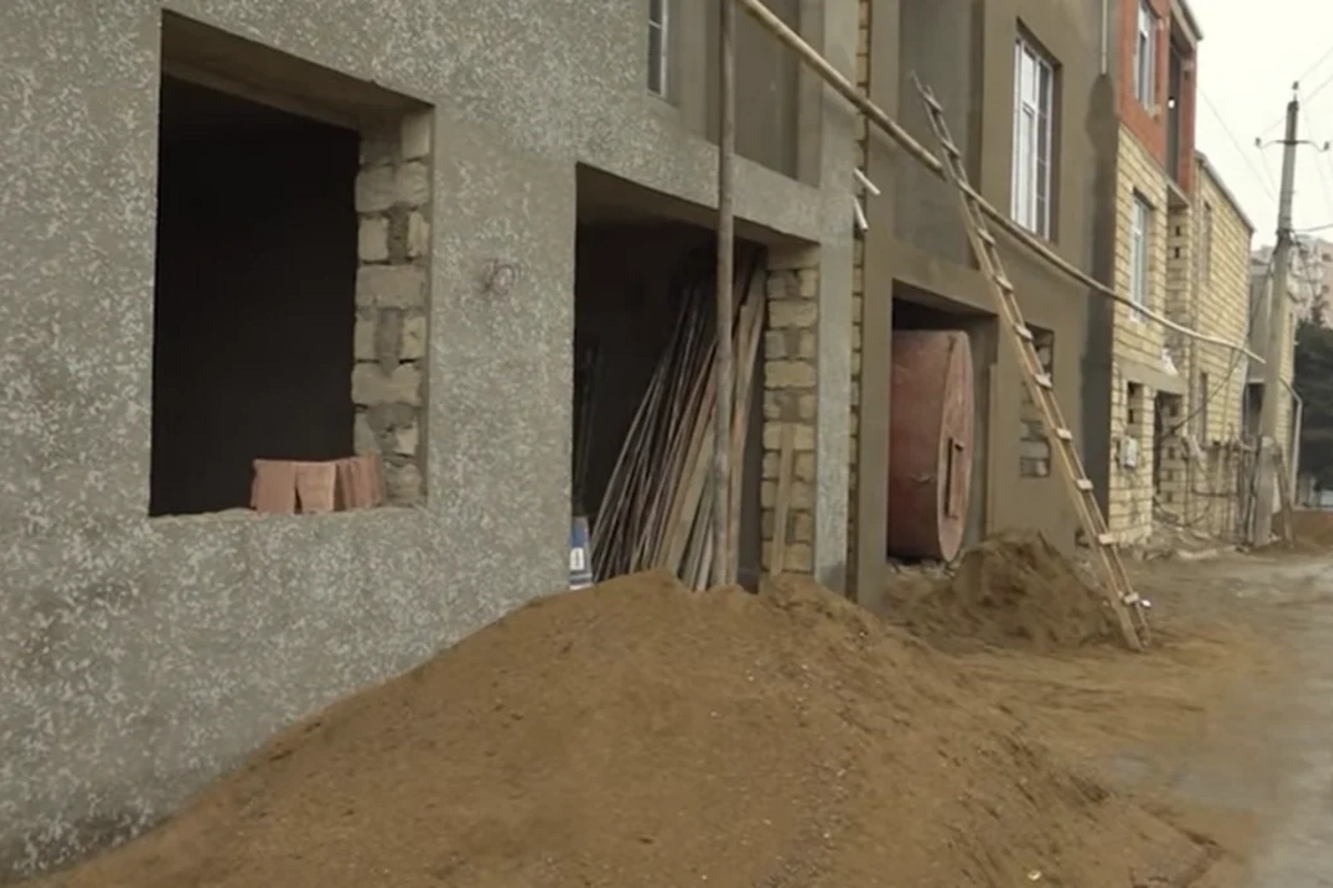 Masazırda tikinti qalmaqalı: Evlər arasında 