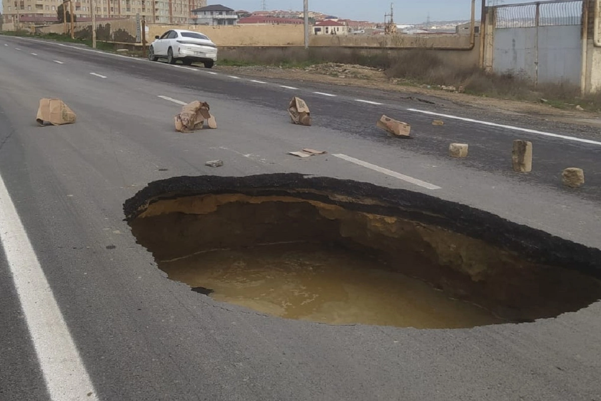 Masazırda yol çökdü