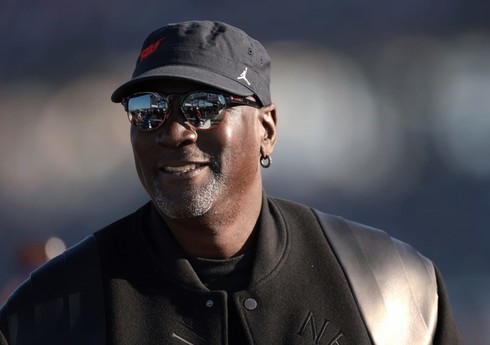 Maykl Cordanın imzaladığı kart rekord qiymətə satılıb