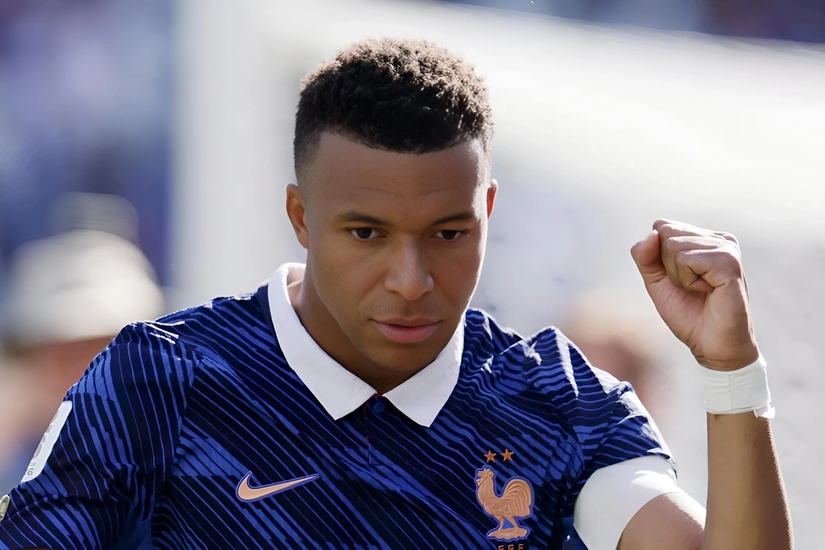 Mbappe: Messi və Ronaldo futbol tarixinin ən yaxşılarıdır