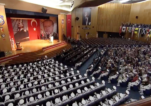 Müdafiə naziri Türkiyənin Hərbi Dənizçilik və Təyyarəçilik məktəblərinin buraxılış mərasimində iştirak edib