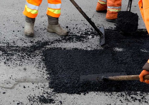 Mehdiabadın girişində yolun asfalt-beton örtüyü yenilənir