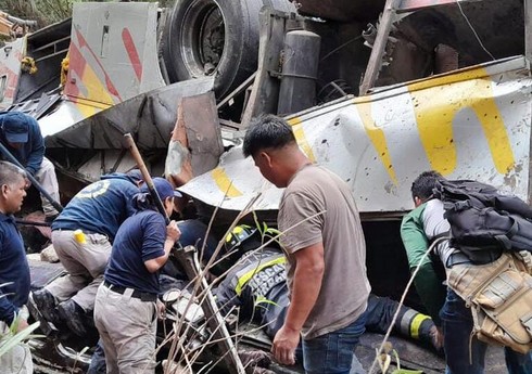 Meksikada avtobus aşıb, 26 nəfər ölüb, onlarla insan yaralanıb