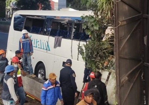 Meksikada avtobus qəzaya uğrayıb, 55 nəfər yaralanıb