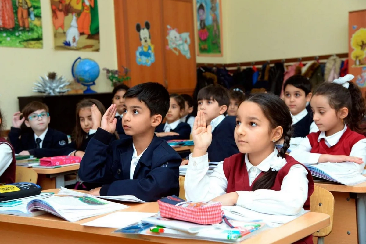 Məktəbdə geyim qaydaları uşaqların hüquqları ilə necə uzlaşdırılmalıdır? Məktəbdə geyim qaydaları uşaqların hüquqları ilə necə uzlaşdırılmalıdır?