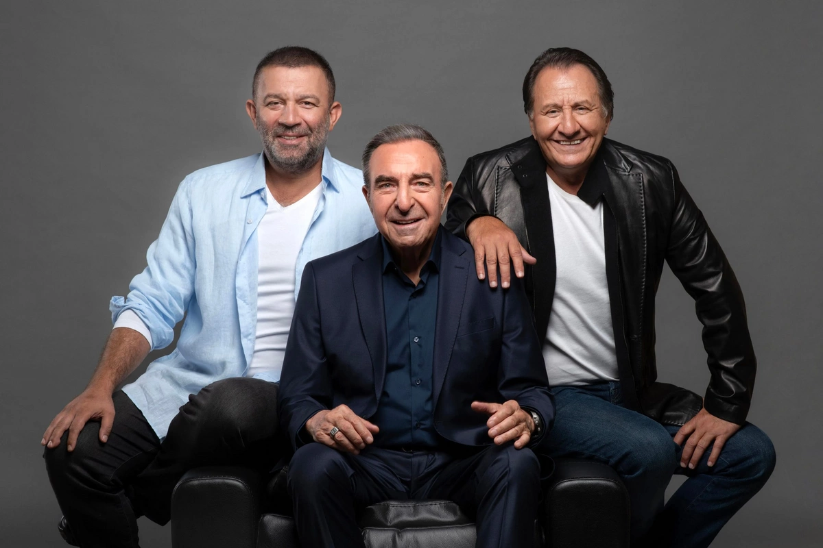 Məşhur aktyorların 20 il əvvəlki fotosu gündəm oldu