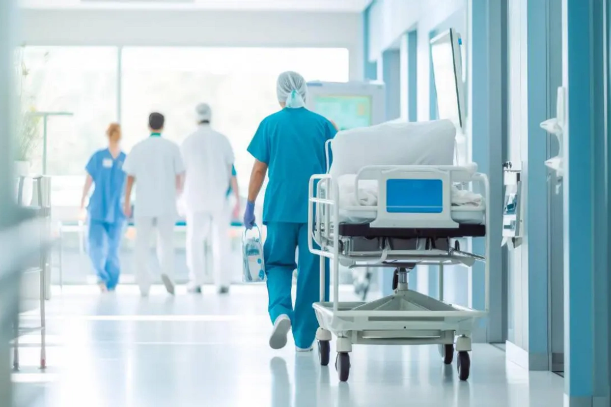 Məşhur müğənni təcili olaraq xəstəxanaya yerləşdirildi