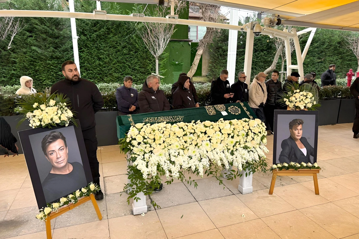 Məşhur müğənninin küsülü olduğu həmkarı da dəfninə gəldi