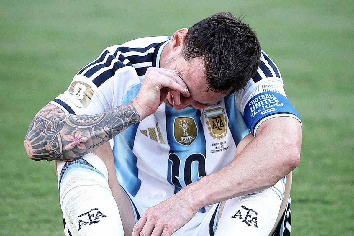 Messi Argentina millisində karyerasını başa vurdu Messi Argentina millisində karyerasını başa vurdu
