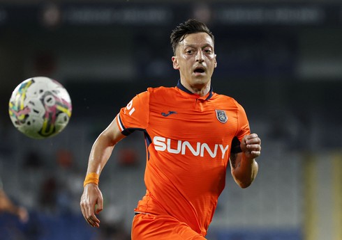 Mesut Özil Azərbaycana dəstək olub