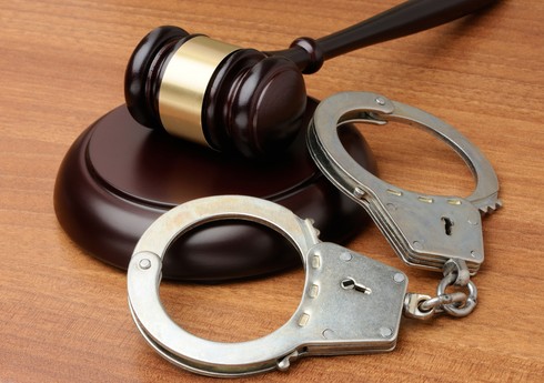 Məhkəmə narkotik satmaqda təqsirləndirilən şəxsə bəraət verib