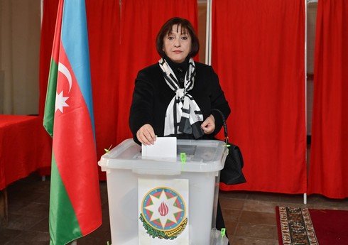 Milli Məclisin sədri Sahibə Qafarova səs verib