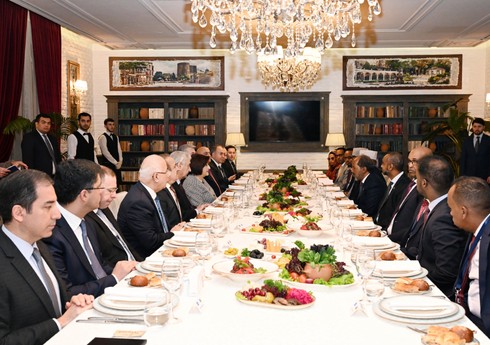 Milli Məclisin sədri və Somali Prezidenti birgə işçi nahar ediblər