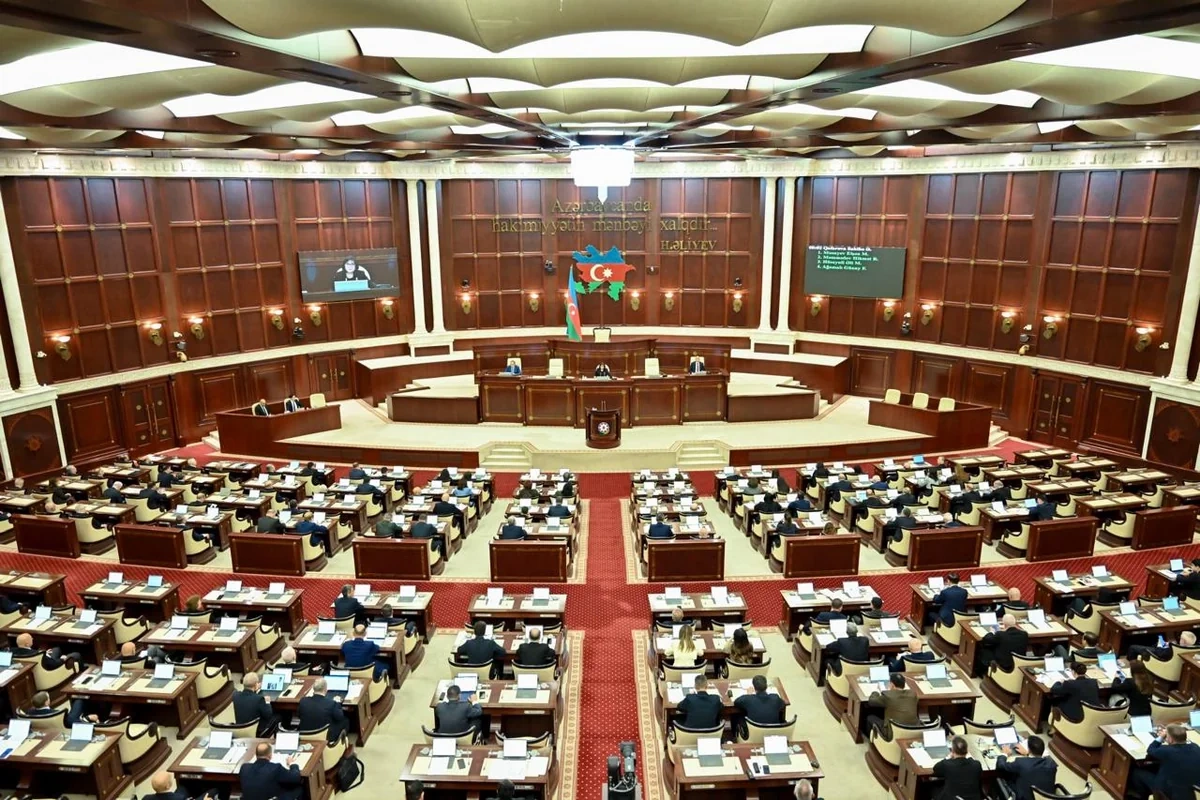 Milli Məclisin iclası başlayıb, gündəlikdə 22 məsələ var