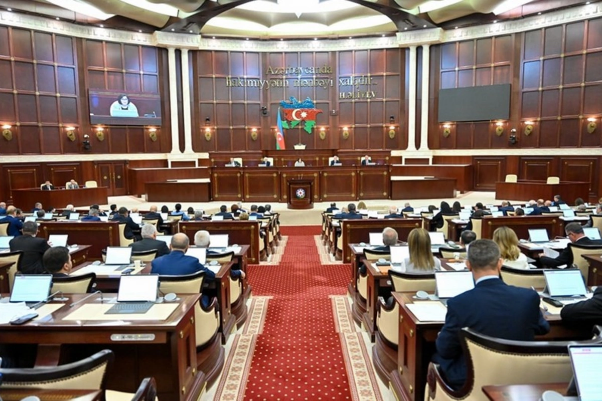 Milli Məclisin plenar iclası başlayıb, gündəlikdə 16 məsələ var