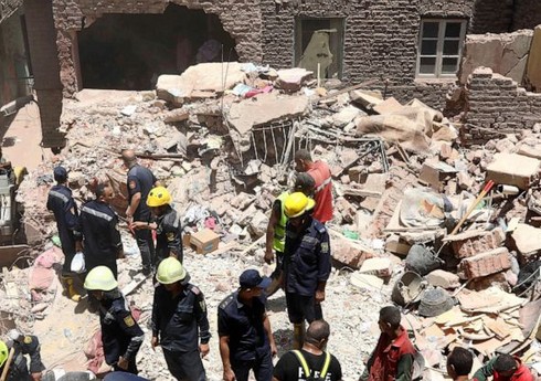 Misirdə beşmərtəbəli binanın çökməsi nəticəsində ölənlərin sayı 12-yə çatıb - YENİLƏNİB