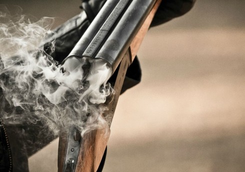 Şəmkir sakini qohumuna tüfənglə atəş açıb