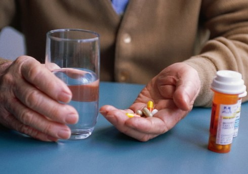 Şəmkirdə 20 yaşlı qız dərmandan zəhərlənib