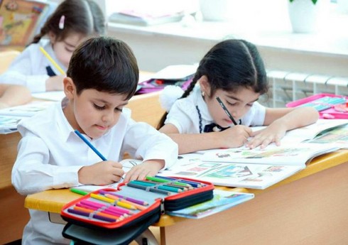 Məktəblərdə payız tətilindən sonra dərslər başlayıb