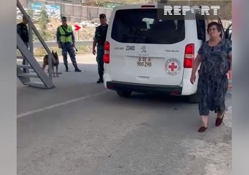 Mülki ermənilər BQXK vasitəsilə Laçındakı sərhəd-buraxılış məntəqəsindən sərbəst keçirlər - VİDEO