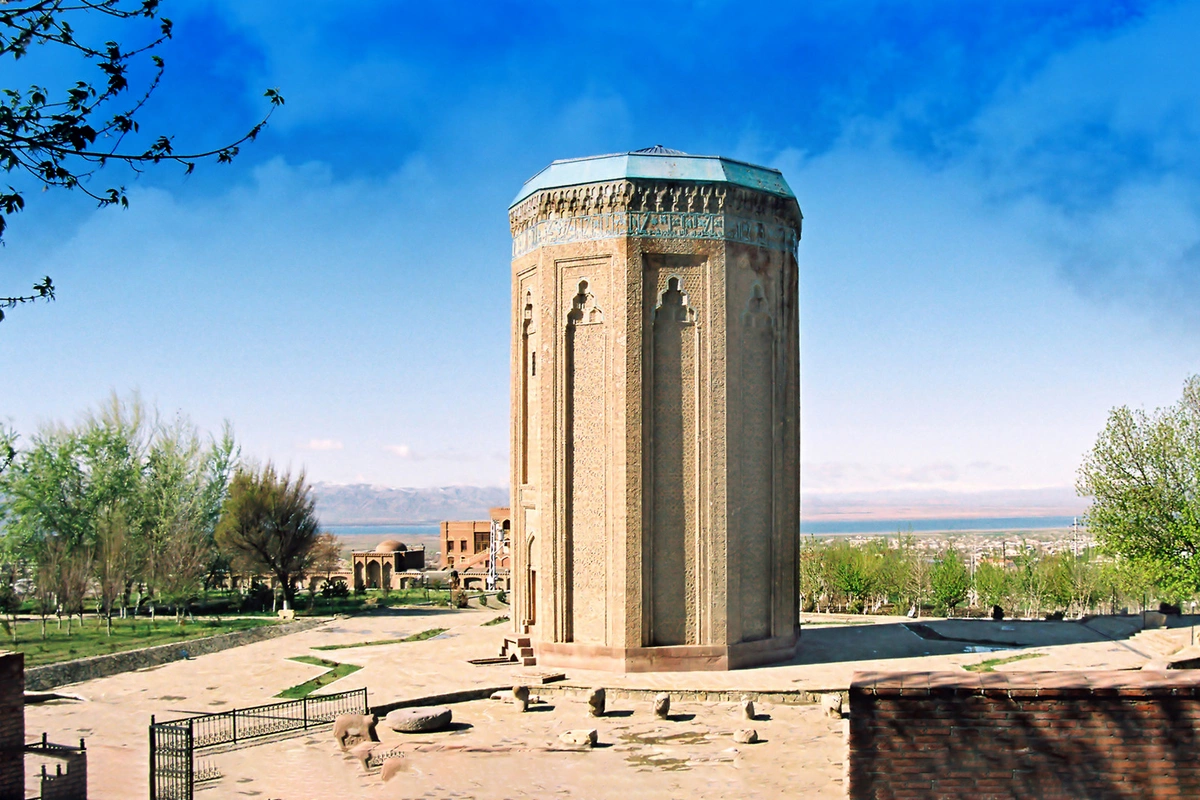 Möminə xatun türbəsinin bərpası və konservasiyasına ilkin olaraq 1 milyon manat ayrılıb - SƏRƏNCAM