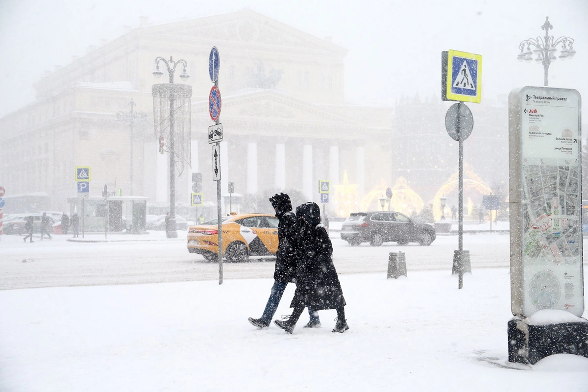 Moskvaya yenidən qış soyuqları, qar gəlir