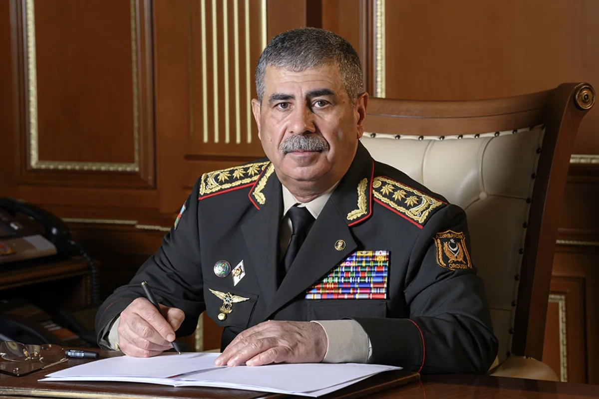 Müdafiə naziri Qurban bayramı münasibətilə Azərbaycan Ordusunun şəxsi heyətini təbrik edib