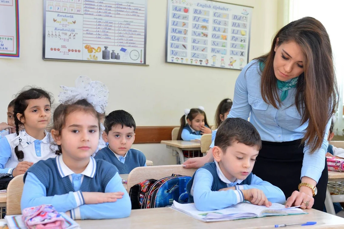 Müəllimlər üçün geyim qaydaları və tələblər müəyyənləşdi Müəllimlər üçün geyim qaydaları və tələblər müəyyənləşdi