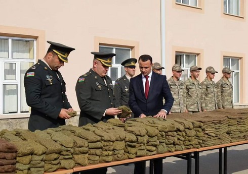 Naxçıvanda 1200 ədəd müxtəlif adlı isti geyimlər hərbi qulluqçulara təhvil verilib