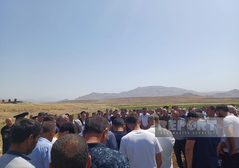 Naxçıvanda göldə batan şəxsləri xilas etməyə çalışarkən boğularaq ölən polis dəfn olunub