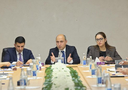Nazir direktorlara müəllim-şagird-valideyn münasibətlərinin daha səmərəli qurulması üzrə tövsiyələr verib