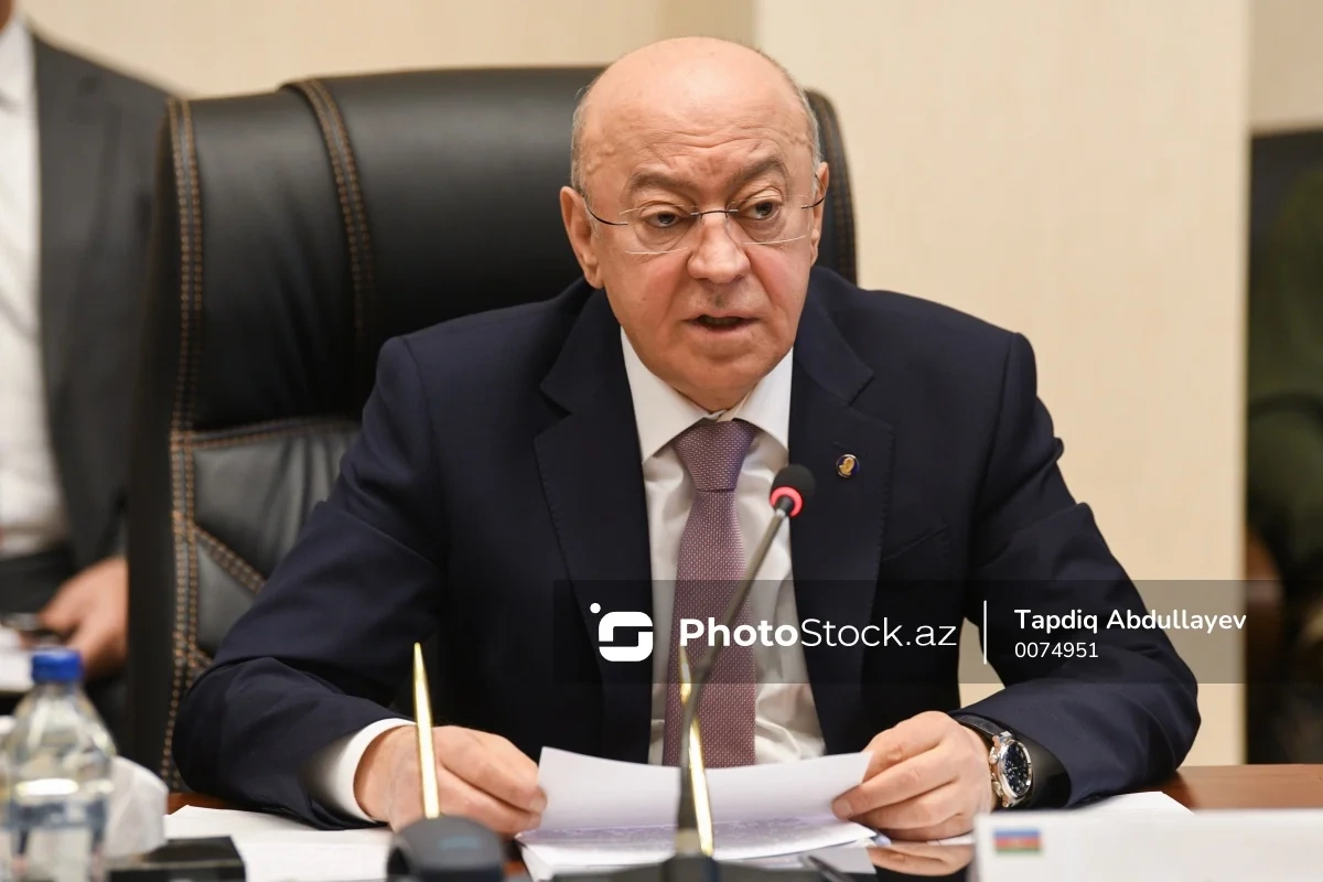 Nazir idarə rəisini təqaüdə göndərdi Nazir idarə rəisini təqaüdə göndərdi