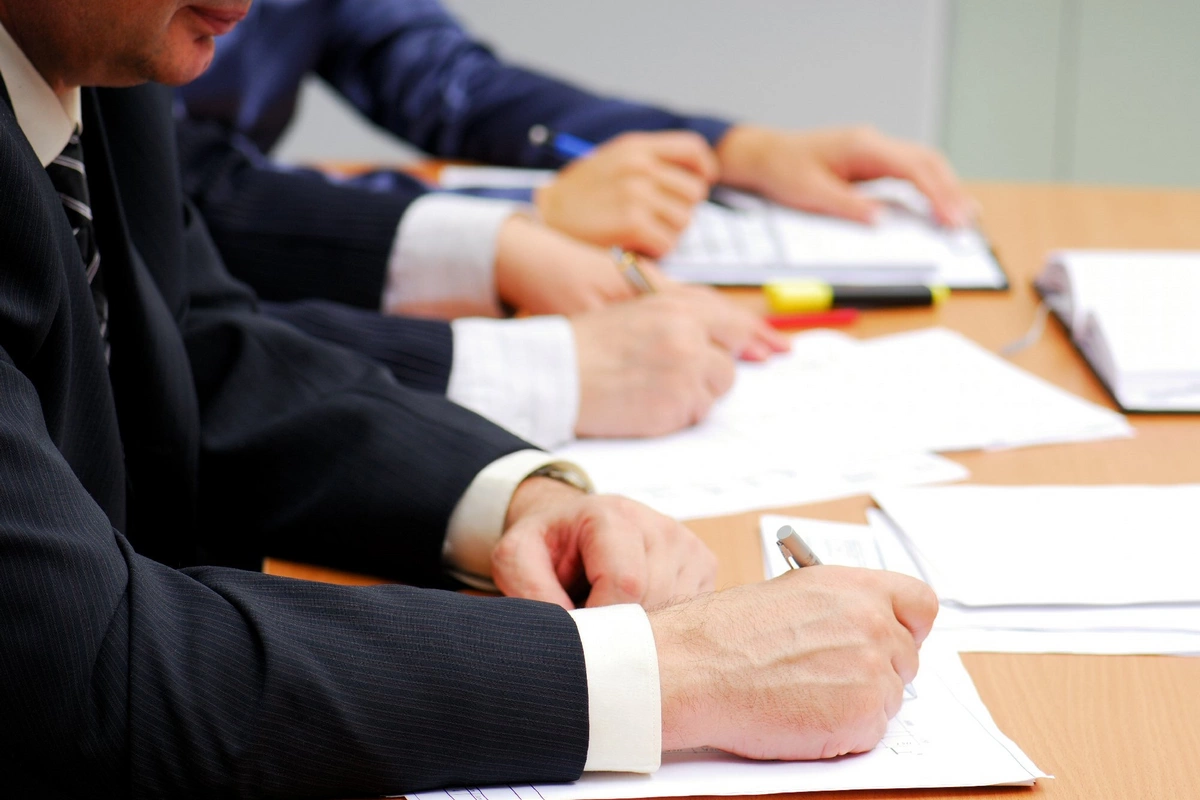 Nazir iki şöbə müdirini işdən çıxardı