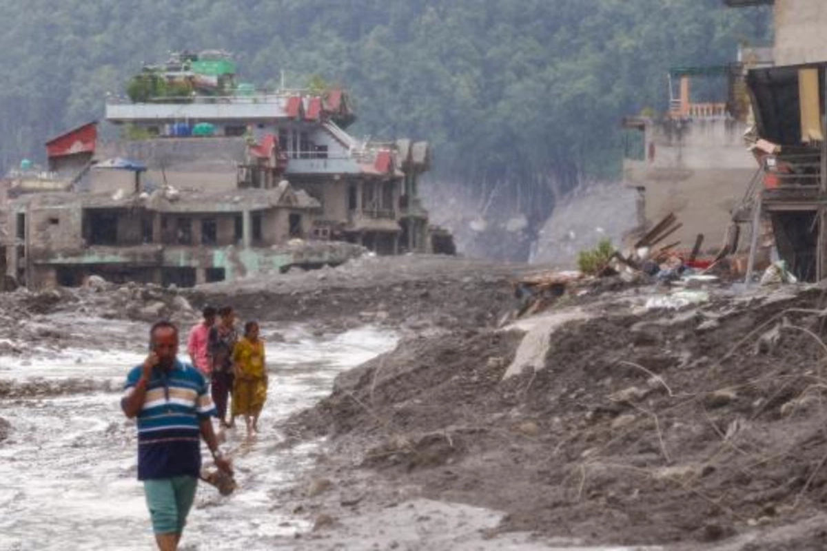 Nepalda sel fəlakətində ölənlərin sayı 1385-ə çatıb