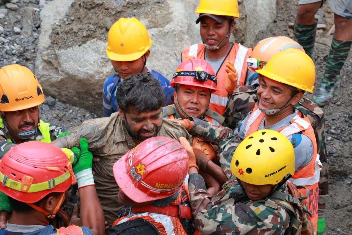 Nepalda tuneldə 9 gün qalan 2 işçi xilas edildi