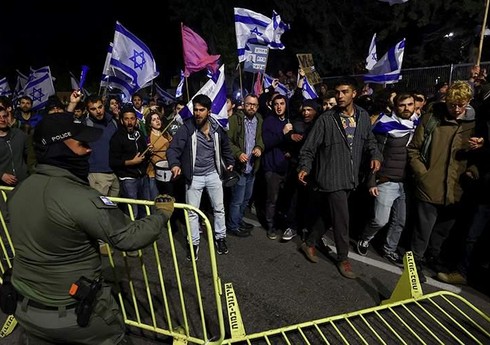 Netanyahu əleyhinə minlərlə etirazçı İsrail parlamenti qarşısında toplaşıb