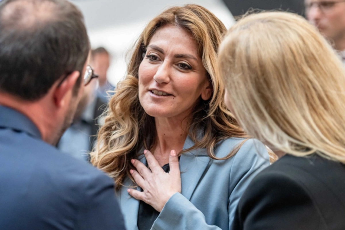 Niderlandda ermənipərəst siyasətçi qadın təhdidlərə görə təhlükəsiz yerə təxliyə edilib Niderlandda ermənipərəst siyasətçi qadın təhdidlərə görə təhlükəsiz yerə təxliyə edilib