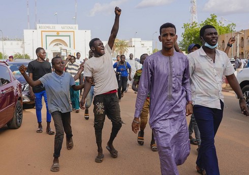Nigerdə Fransaya qarşı nümayiş keçirilib
