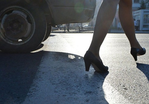 Nizami rayonunda 32 yaşlı qadını avtomobil vurub