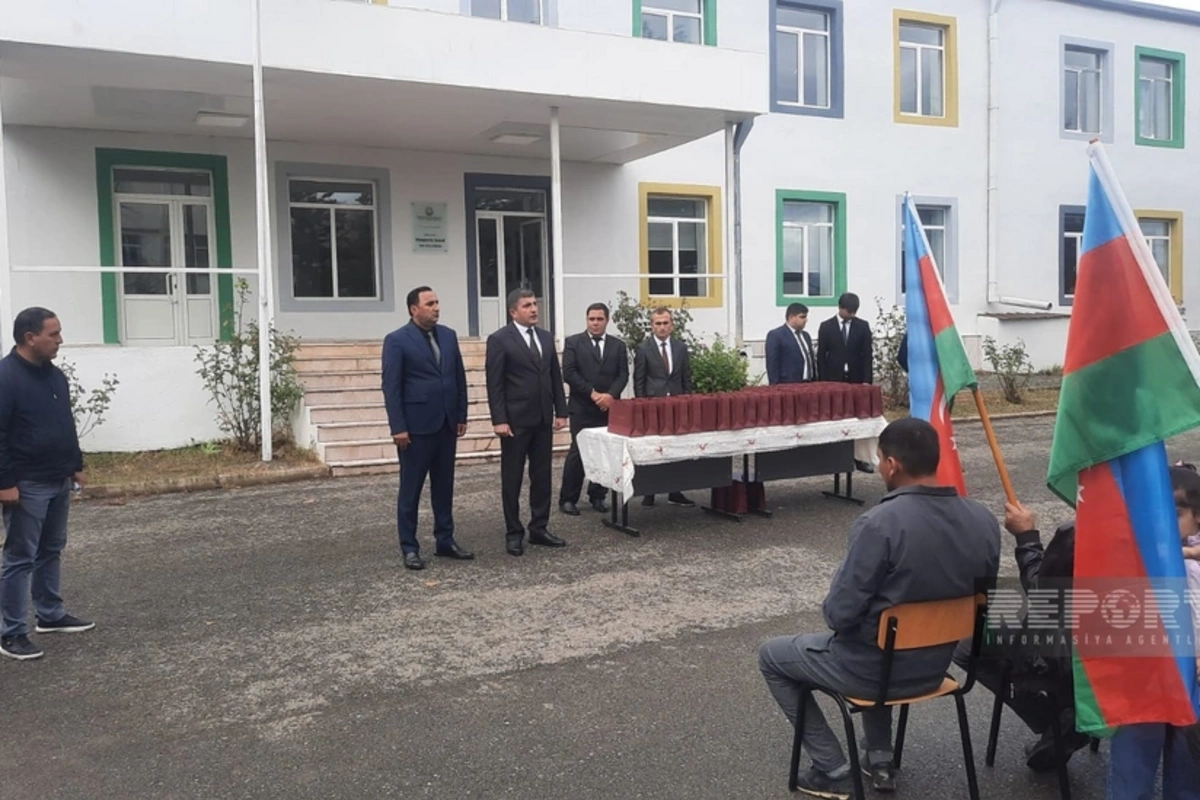 Növbəti köç Ağdərənin Həsənriz kəndinə çatıb, açarlar təqdim edilib Növbəti köç Ağdərənin Həsənriz kəndinə çatıb, açarlar təqdim edilib
