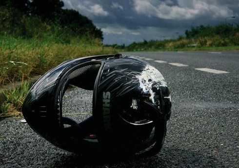 Nərimanov rayonunda motosikletçini avtomobil vurub 