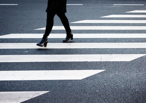 Nərimanovda 35 yaşlı qadını avtomobil vurub