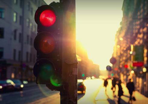 Nəsimidə 75 yaşlı qadını avtomobil vurub