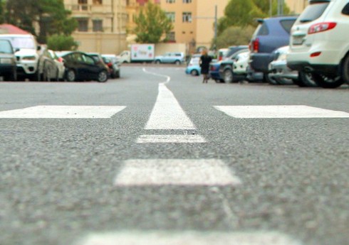 Nəsimidə qadın piyadanı avtomobil vurub