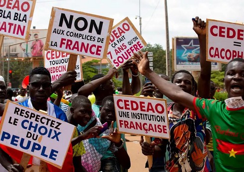 “Observer Online” Fransa diplomatlarının Burkina-Fasodan qovulmasından yazıb