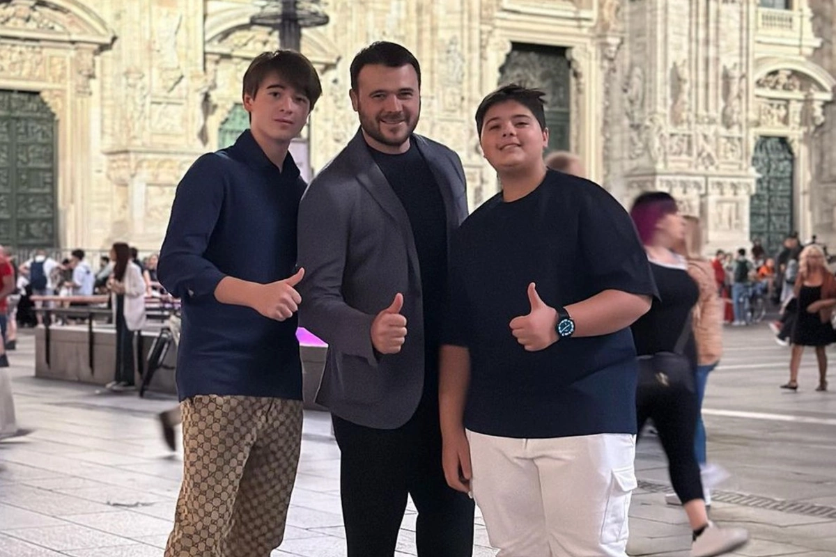 Oğullarından danışan Emin Ağalarov: 