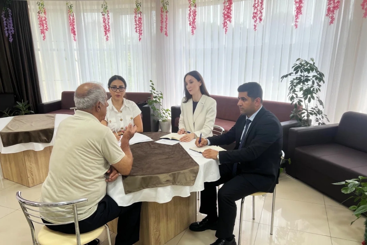 Ombudsman aparatının əməkdaşları ahıl şəxslərin sosial xidmət müəssisəsinə baş çəkib Ombudsman aparatının əməkdaşları ahıl şəxslərin sosial xidmət müəssisəsinə baş çəkib