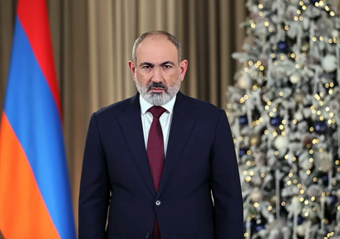 Paşinyan xalqa Yeni il müraciətində ağrı, təəssüf hissindən danışaraq üzr istəyib